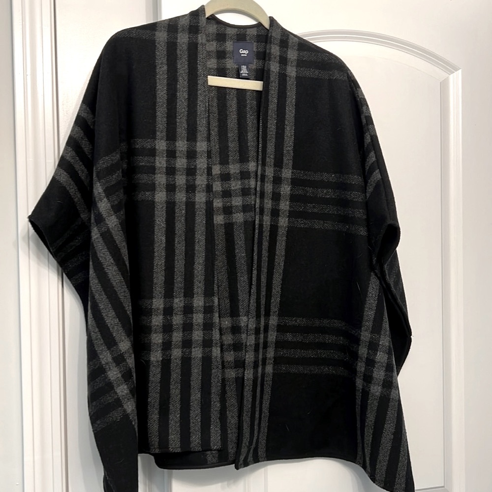 Gap Plaid Sweater Poncho size xs/s